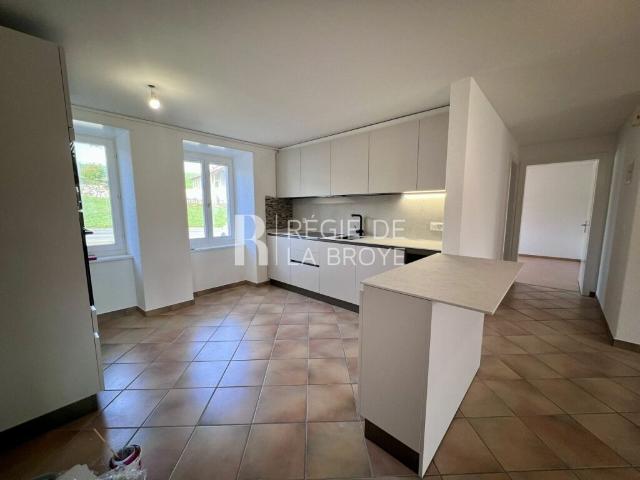 Appartement rénové de 2.5 pièces à Champtauroz