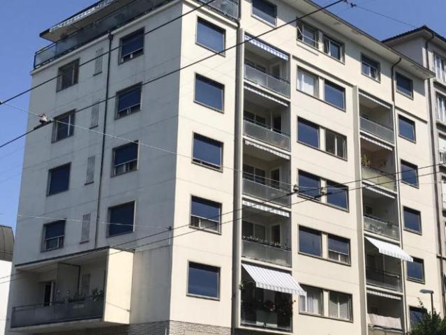 Appartement rénové de 2 pièces, 2ème étage, env. 56 m2