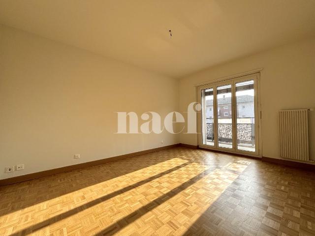 Appartement rénové de 4 pièces avec grand balcon