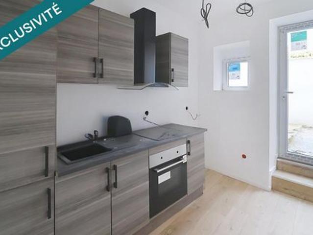 Appartement rénové de 51m2 avec 2 chambres et terrasse!