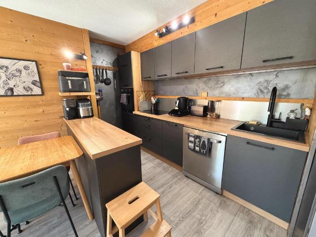 Appartement rénové de 68 m² aux Carroz avec terrasse et jardin privatifs