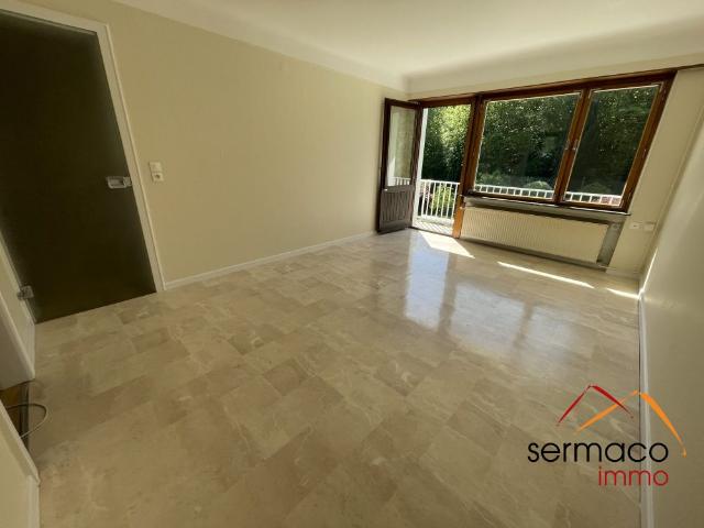 Appartement rénové de type F4 avec balcon