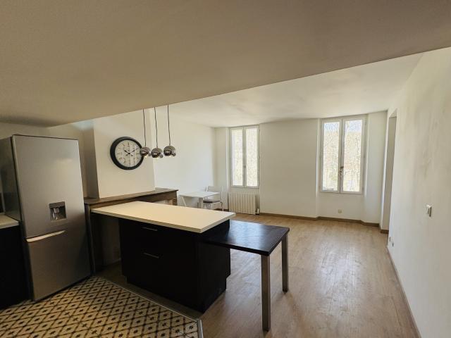 Appartement rénové, en plein centre, très lumineux