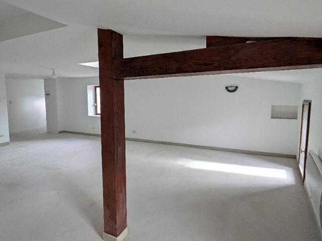 Appartement rénové Satillieu 1 pièce s 44.6 m2, Satillieu