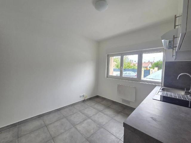 Appartement Rénové Sainte Geneviève Des Bois 1 pièce s 26.06