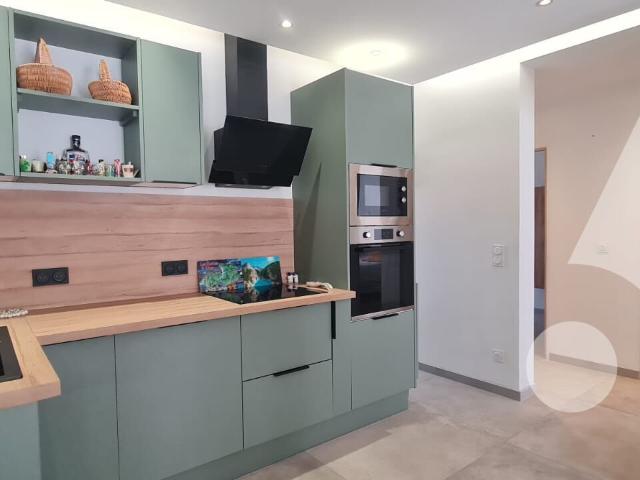 Appartement rénové Salernes 3 pièces 63 m2 avec terrasse 63m² Salernes