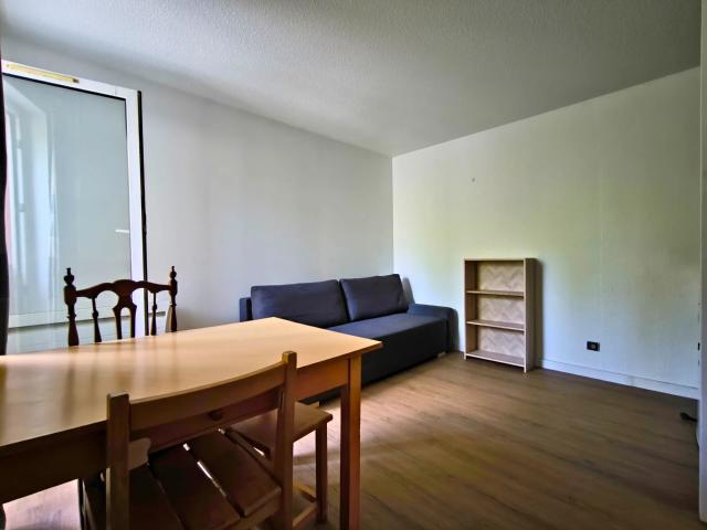 Appartement rénové Secteur 1800