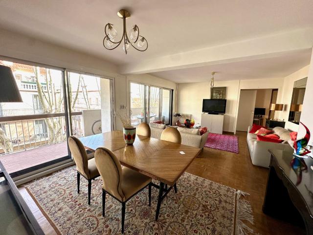 Appartement rénové standing 4 pièces, 100m2, Résidence sécurisée, Piscine