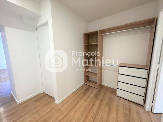 Appartement rénové – Place de Halles