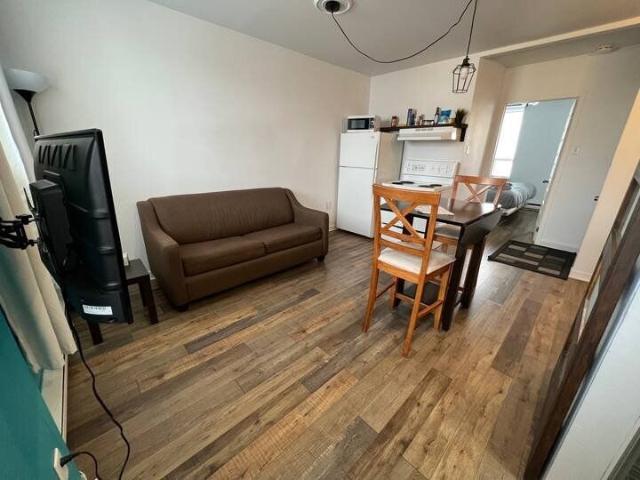 Appartement Rénové Près De La 3e Avenue