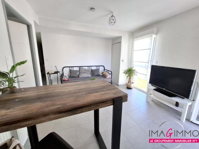 Appartement récent au 3 ième étage sur 4 avec terrasse et pl