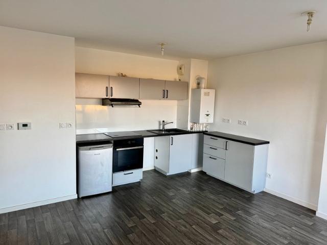 Appartement récent de type 2 avec balcon et parking à Carquefou