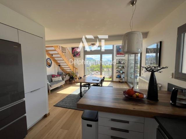 Appartement récent T5 à GRENOBLE