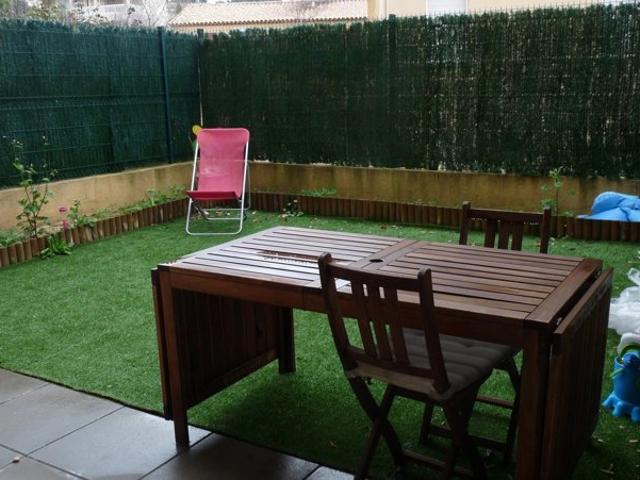 Appartement récent type 2, 44m², une chambre, terrasse, jardinet, box en sous sol