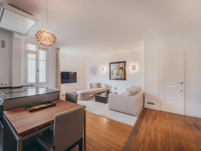 APPARTEMENT refait à neuf, 2 mns place Vendôme
