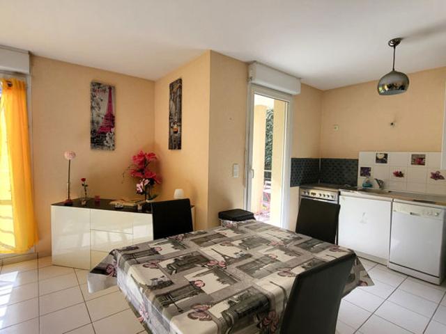 Appartement, résidence récente à Lons le Saunier, 2 CH, terrasse, stationnements