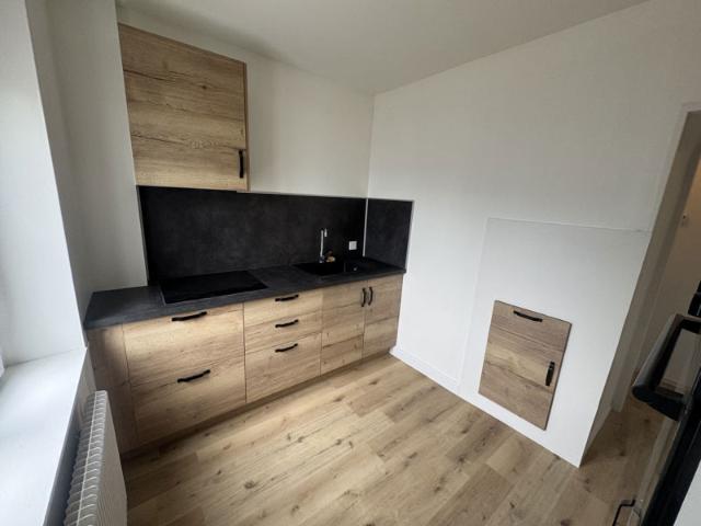 Appartement révové, Une chambre au 1er étage d'une petite ré
