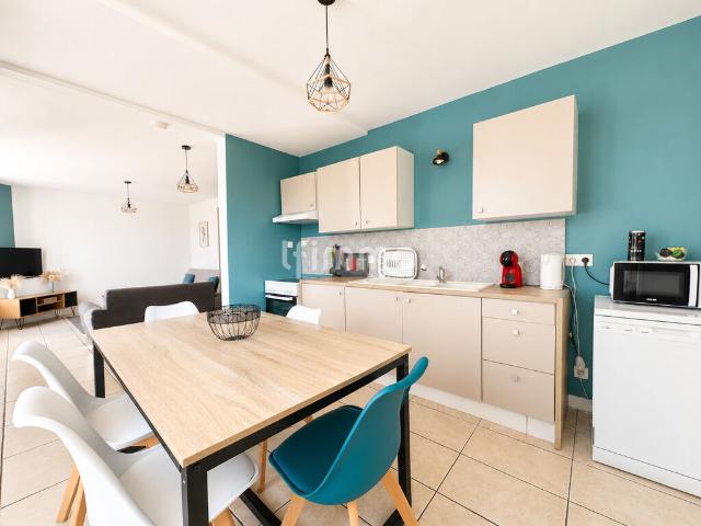 Appartement rez de chaussée 67m² 2 places de parking jardin 248m