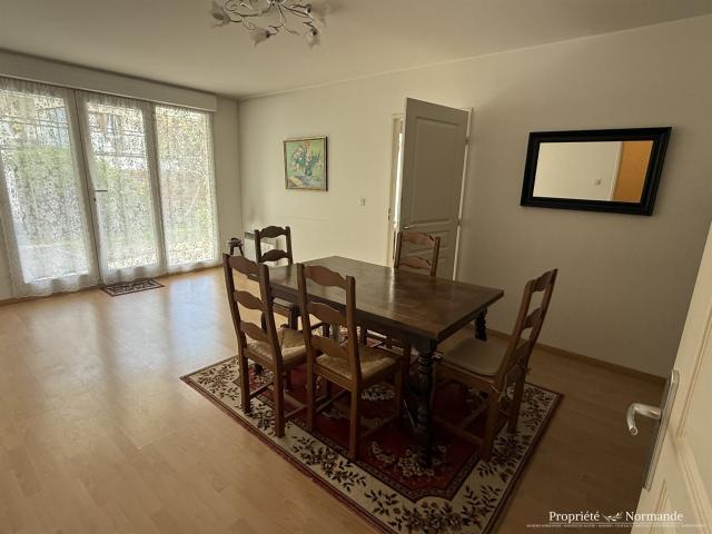 Appartement Rez De Chaussée Avec Jardin Et Parking 63m² Pont Audemer