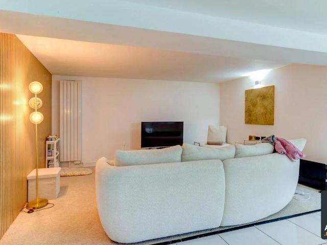 Appartement rez de jardin 4 pièces de 160 m² a Charly