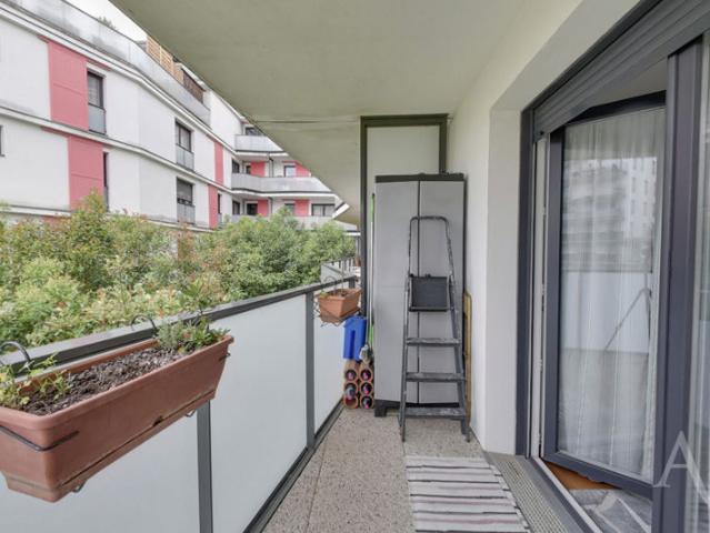 Appartement Romainville 1 pièce s 32.39 m2