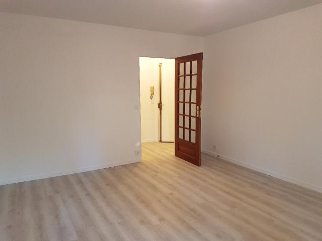 Appartement ROSNY SOUS BOIS Studio de 33,28 m2avec jardinet privé