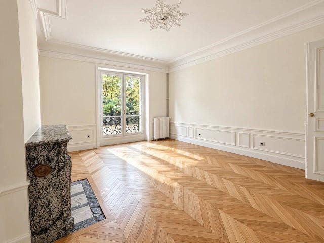 APPARTEMENT RUE DE L'UNIVERSITÉ