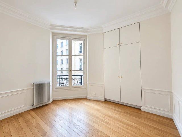 APPARTEMENT RUE DE L'UNIVERSITÉ
