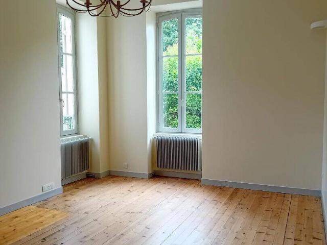 Appartement Saint Jean D Angely 1 pièce s 34.56 m2