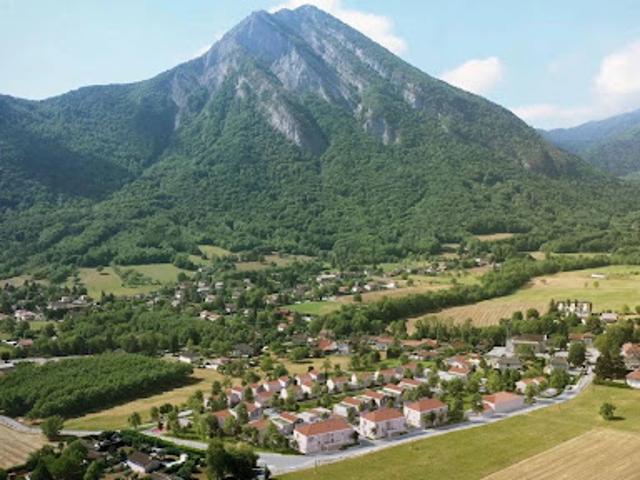 Appartement Saint Paul de Varces 4 pièces St Paul de Varces proche Grenoble avec vues sur le Vercors