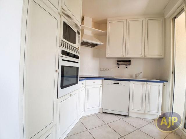 Appartement Saintes 4 pièce s 120.96 m2