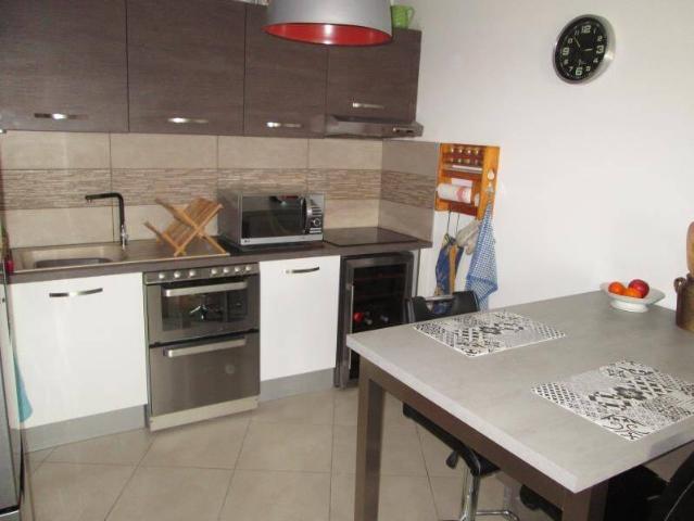 APPARTEMENT SETE 3 pièce s 69 m2