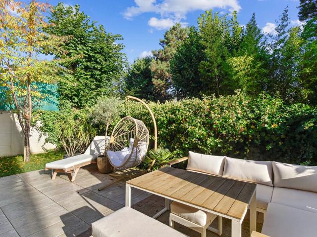 Appartement situé à CHATOU avec 3 chambres de 98 m2 avec jardin
