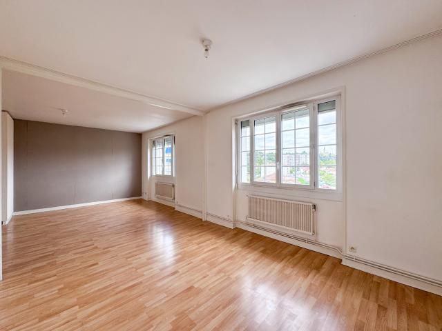 Appartement situé au 3 et dernier étage d’un immeuble des années 1950