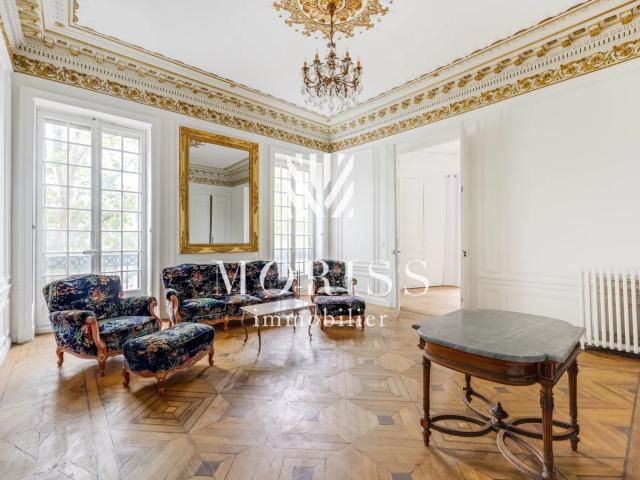 APPARTEMENT SIX PIÈCES – 75009 PARIS