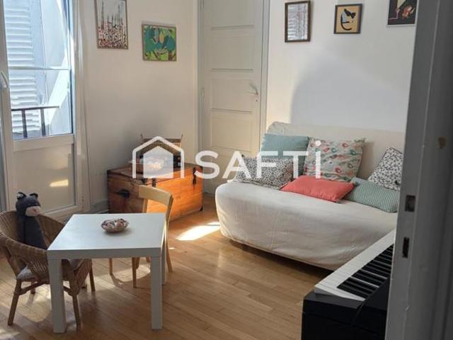 Appartement soigné avec terrasse au centre ville