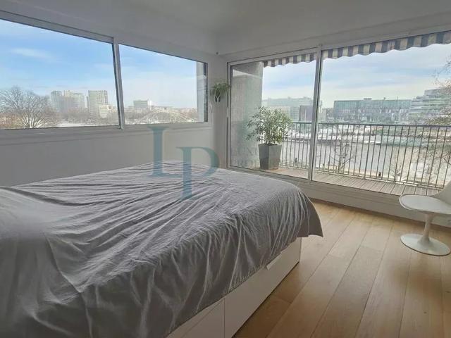 Appartement spacieux 5 pièces Vue Tour Eiffel et dégagée
