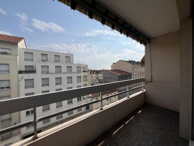 APPARTEMENT SPACIEUX T4 99.09m2 CLIMATISE ROUTE DE GENAS VILLEURBANNE Villeurbanne 69100 Le bien en vidéo
