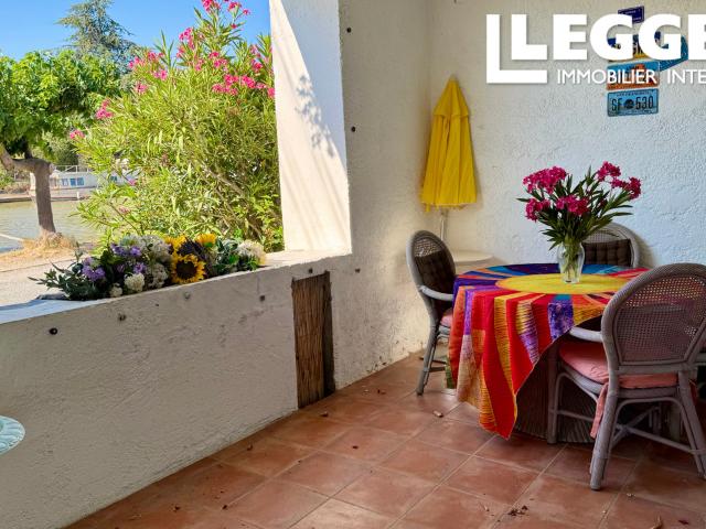 SOUS OFFRE Appartement au rez de chaussée, au bord du Canal. 3 chambres, garage, petit jardin