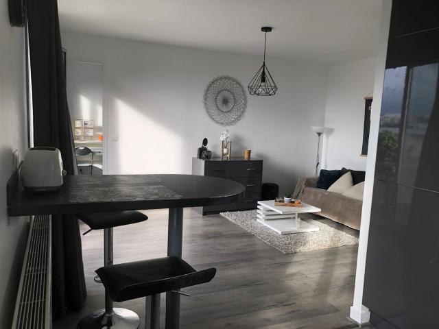 Appartement spacieux avec balcon loyer tout inclus