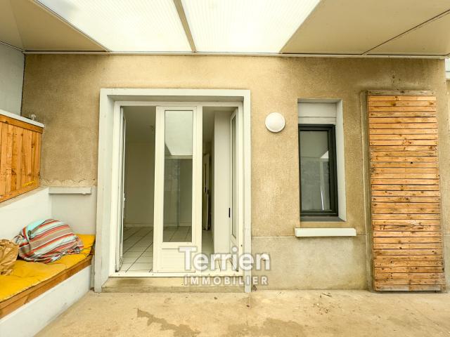 Appartement spacieux avec jardin et garage