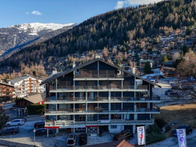 Appartement spacieux avec potentiel de rénovation à 100m des remontées