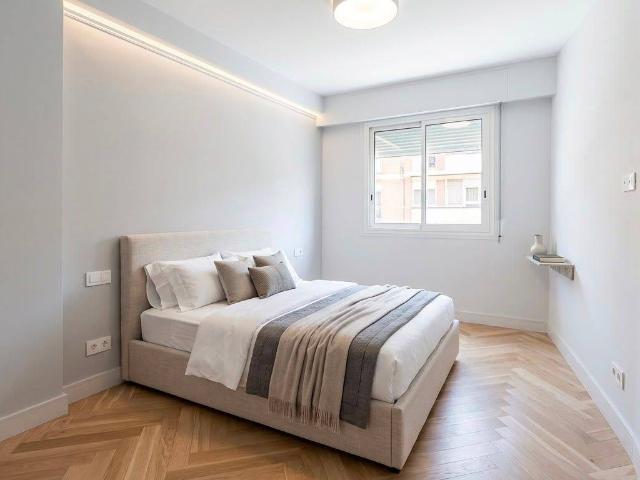 Appartement spacieux de 2 chambres, terrasse panoramique, à pied de la plage