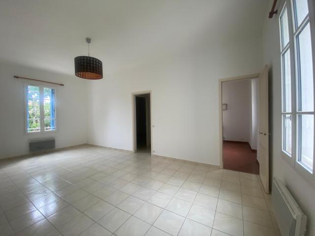 APPARTEMENT SPACIEUX ET LUMINEUX T3 CORNICHE DE TAMARIS LA SEYNE SUR MER