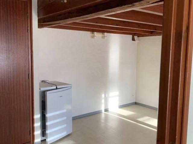 Appartement Studio 23.6m2 à louer à Saint michel