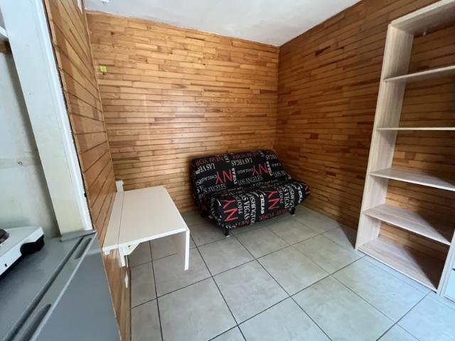 Appartement studio de 11.50m2 avec extérieur avec parking co