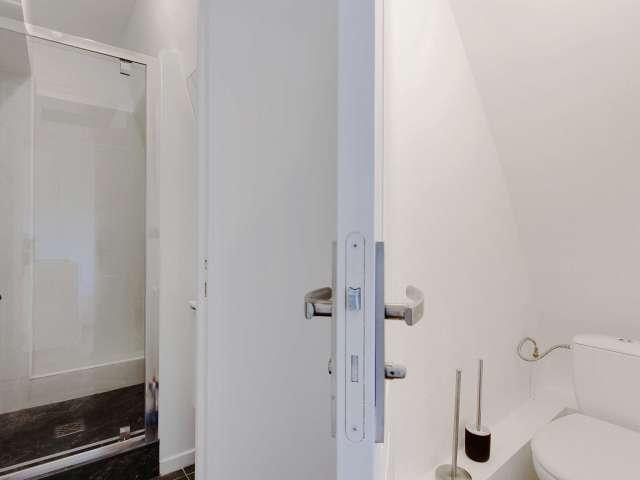 Appartement Studio sous les toits à louer à Chaillot, Paris