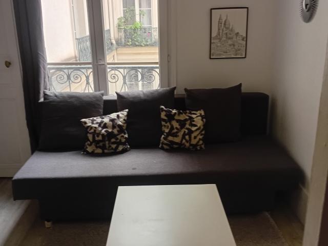 Appartement sur tres grande cour a Saint Germain des Pres