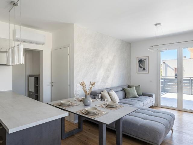 Appartemento BILOCALE con GRANDE TERRAZZA Zona Ghirada TV