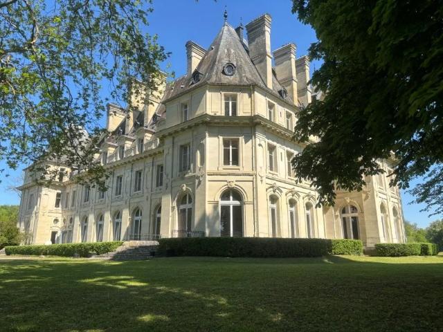 Appartements Château du Francport à vendre à Choisy au Bac, France
